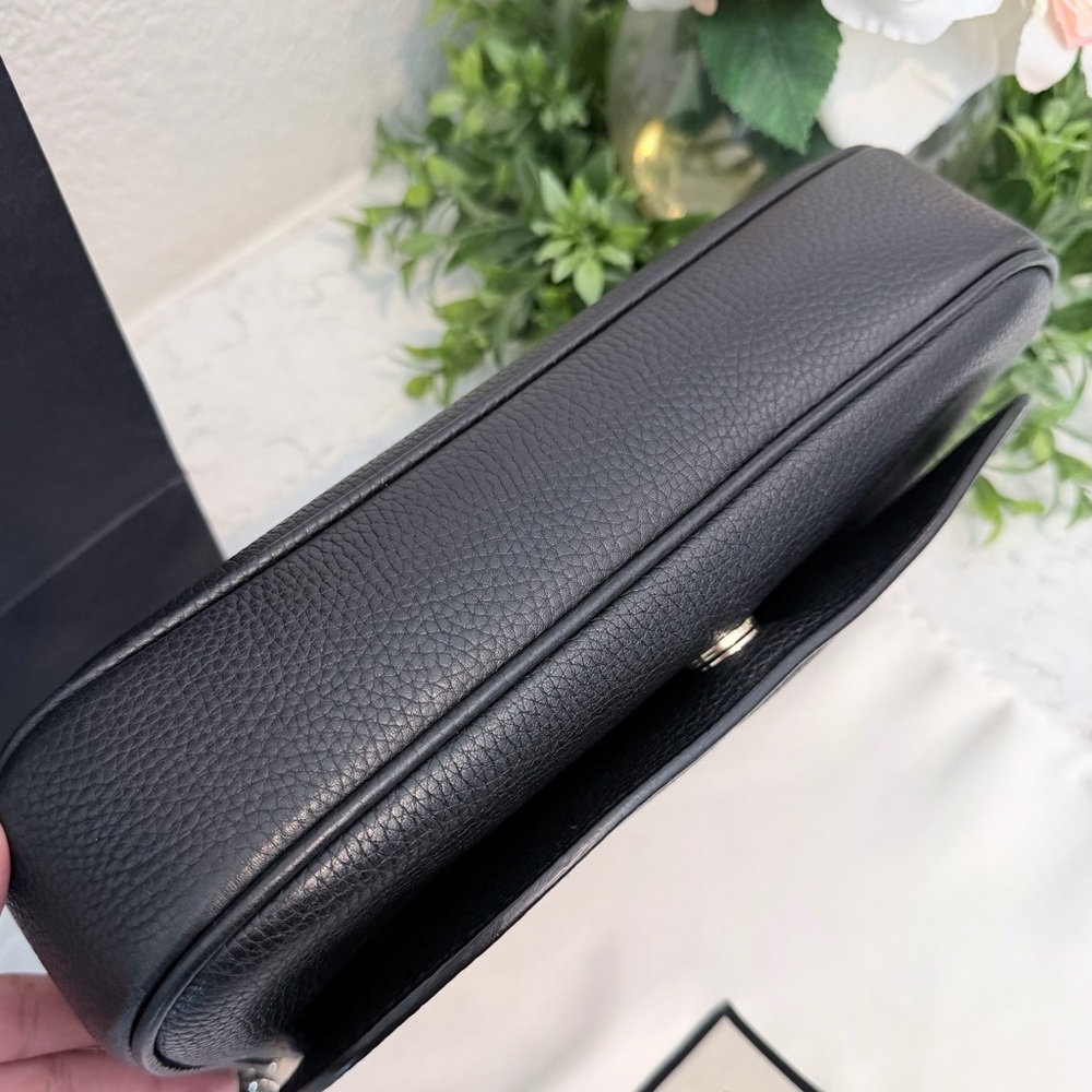 Gucci Soho Crossbody with Chain Strap - Picture 6 of 16